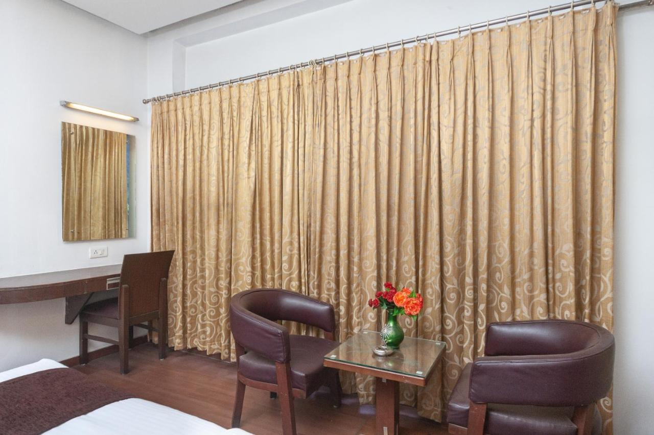 Oyo 19674 Apoorva'S Guest House チェンナイ エクステリア 写真